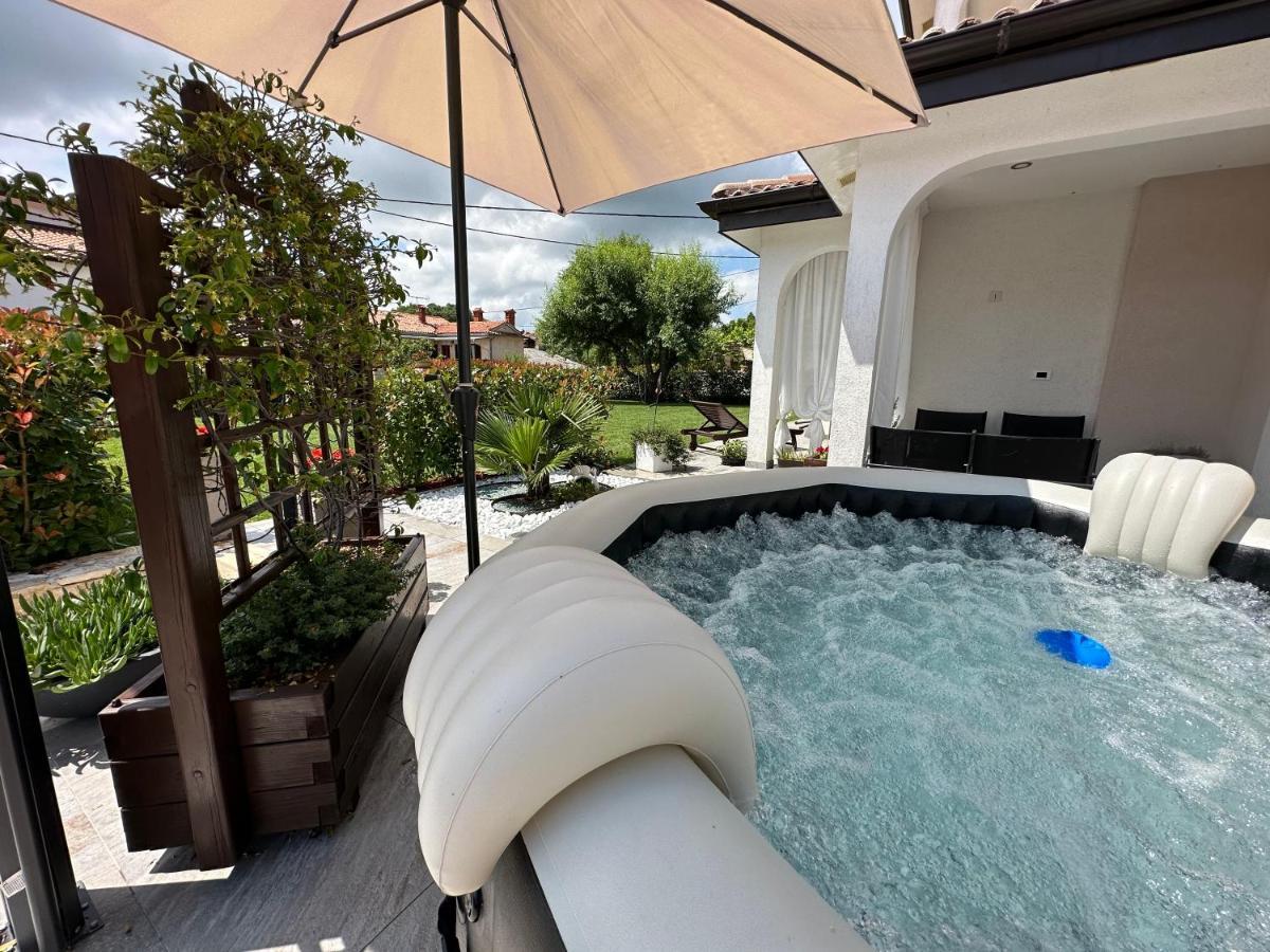 Villa Zonta Apartment Maremi With Private Jacuzzi Buje Buitenkant foto