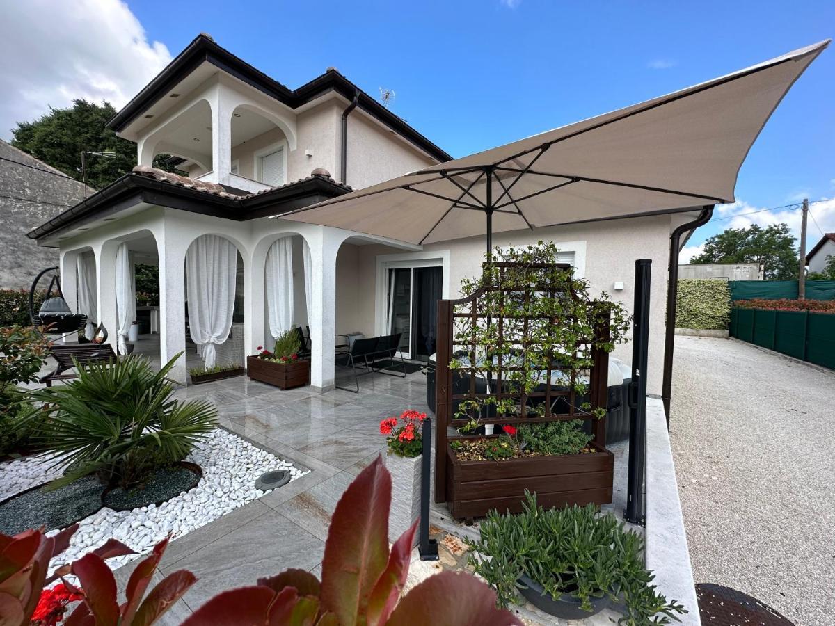 Villa Zonta Apartment Maremi With Private Jacuzzi Buje Buitenkant foto
