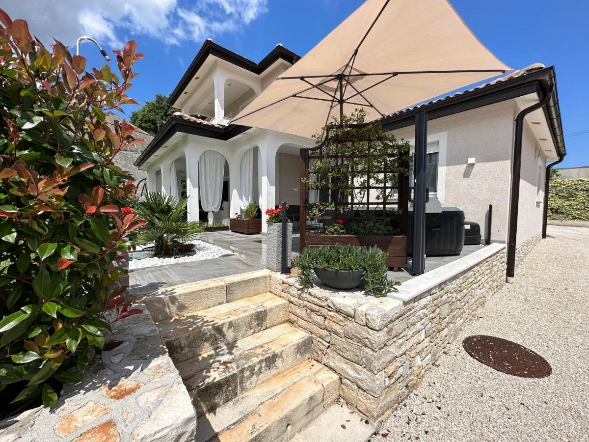 Villa Zonta Apartment Maremi With Private Jacuzzi Buje Buitenkant foto
